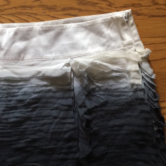 Bebe ombre mini skirt size large 100% silk - Picture 2 of 5